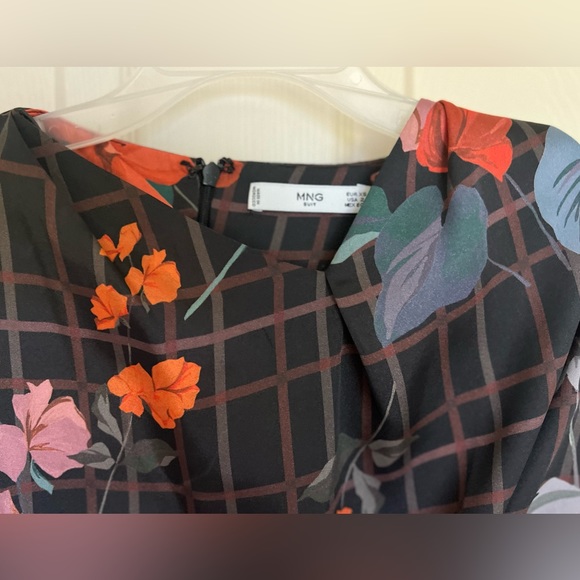 Mango Multi Color Floral Top, Size 2, Pre-owned - Picture 3 of 7